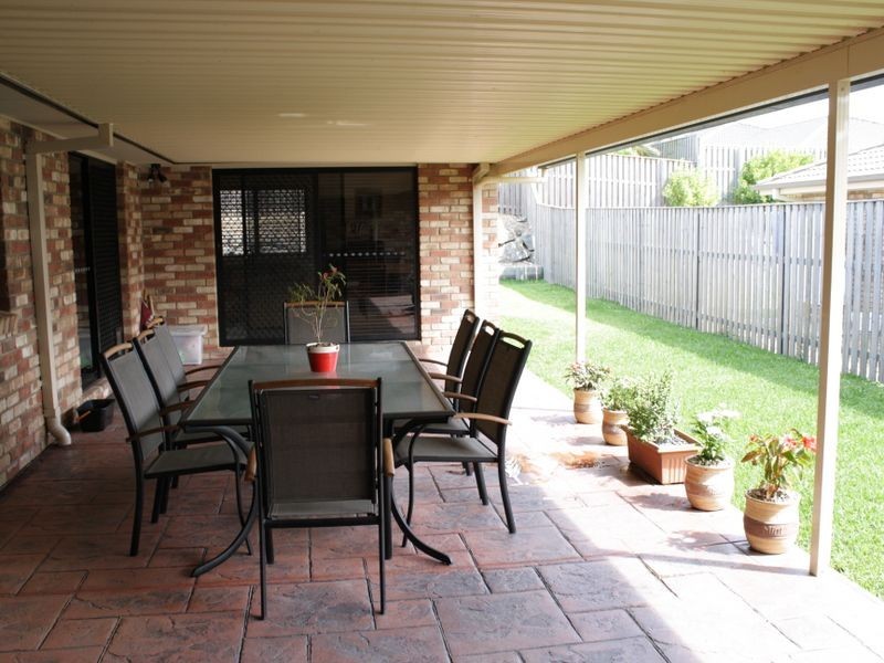 4 Sylvia Close, Pacific Pines QLD 4211