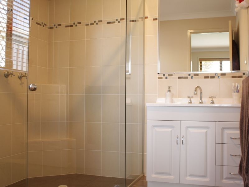 4 Sylvia Close, Pacific Pines QLD 4211