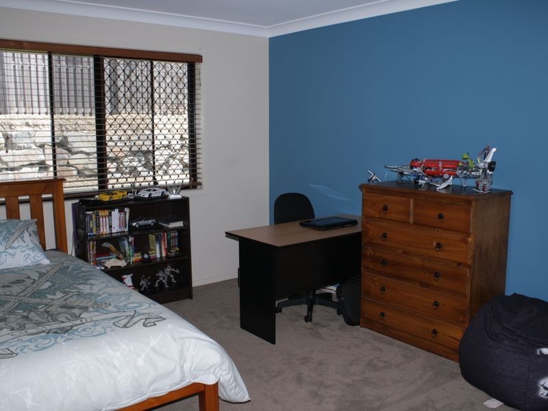4 Sylvia Close, Pacific Pines QLD 4211