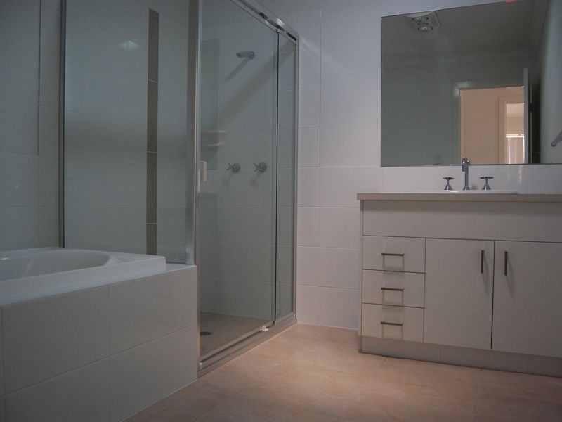 1/49 Harmsworth Road, Pacific Pines QLD 4211