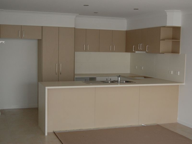 2/49 Harmsworth Road, Pacific Pines QLD 4211