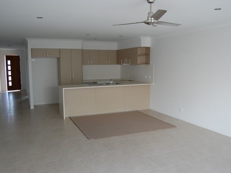 2/49 Harmsworth Road, Pacific Pines QLD 4211