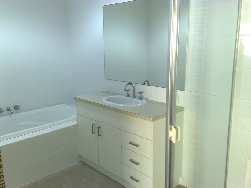 2/49 Harmsworth Road, Pacific Pines QLD 4211