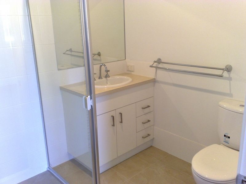 2/49 Harmsworth Road, Pacific Pines QLD 4211