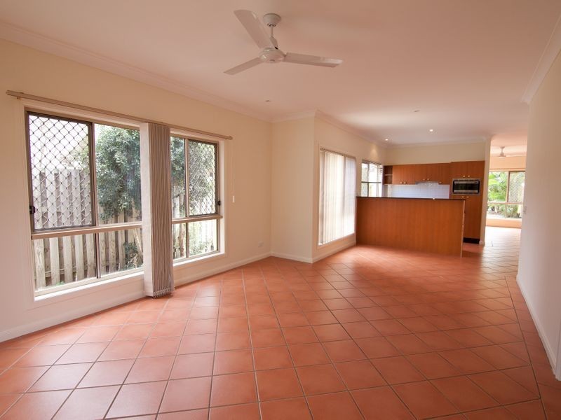 2/4 Bradbrook Street, Southport QLD 4215