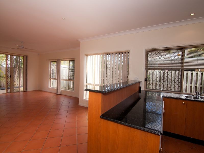 2/4 Bradbrook Street, Southport QLD 4215