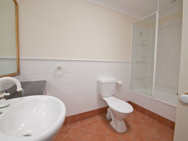 2/4 Bradbrook Street, Southport QLD 4215