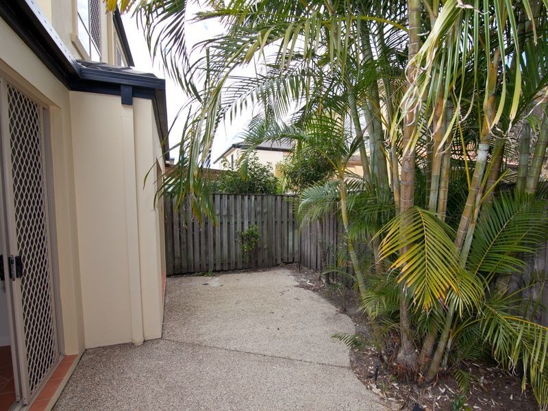 2/4 Bradbrook Street, Southport QLD 4215