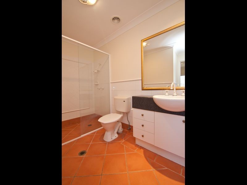 2/4 Bradbrook Street, Southport QLD 4215