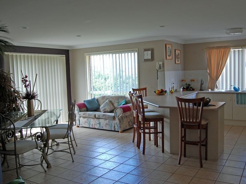 5 Howland Circuit, Pacific Pines QLD 4211