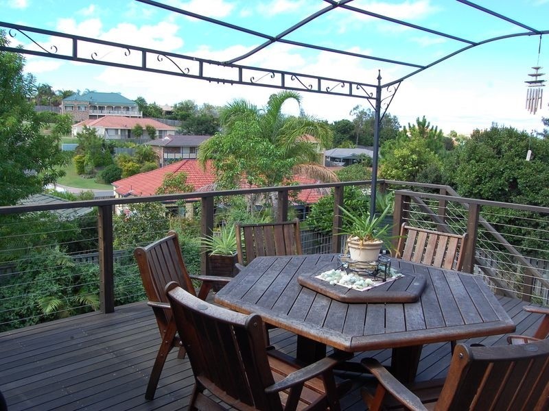 5 Howland Circuit, Pacific Pines QLD 4211