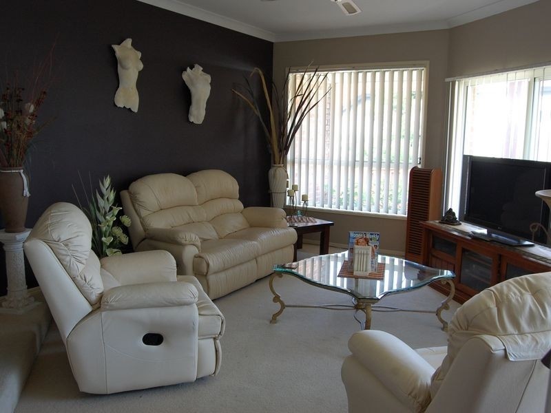 5 Howland Circuit, Pacific Pines QLD 4211