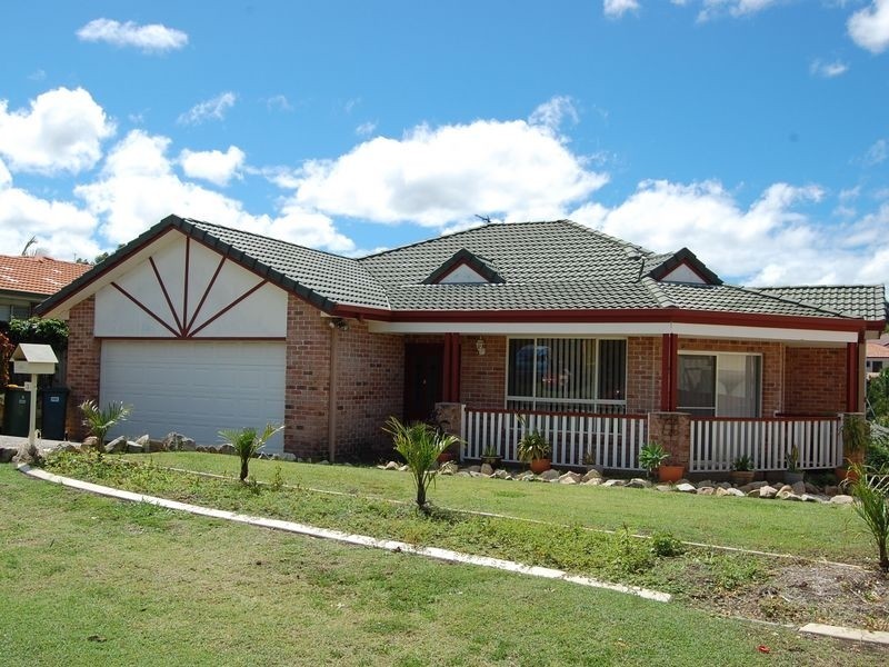 5 Howland Circuit, Pacific Pines QLD 4211