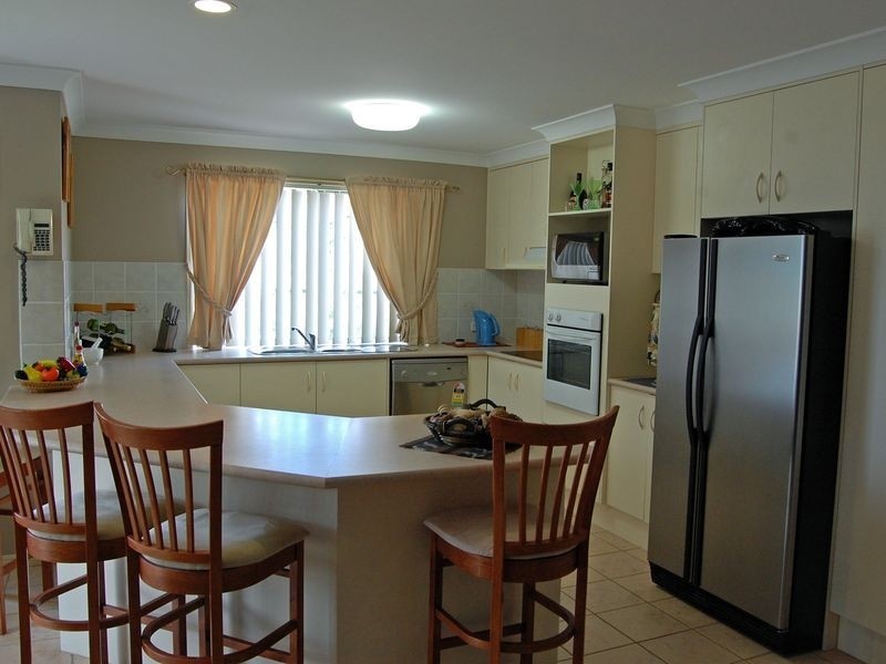 5 Howland Circuit, Pacific Pines QLD 4211