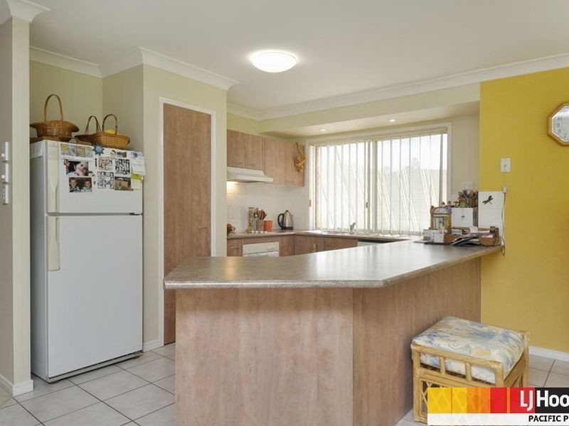 8 Austral Crescent, Pacific Pines QLD 4211