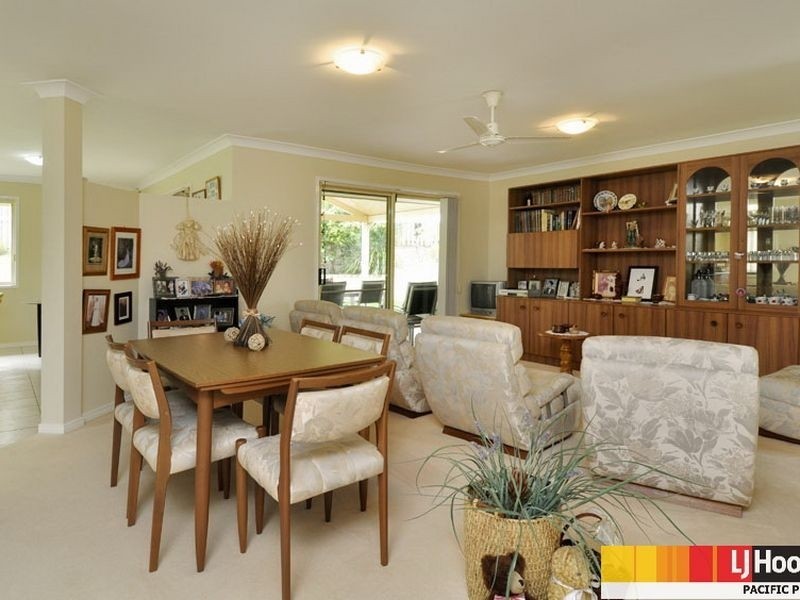 8 Austral Crescent, Pacific Pines QLD 4211