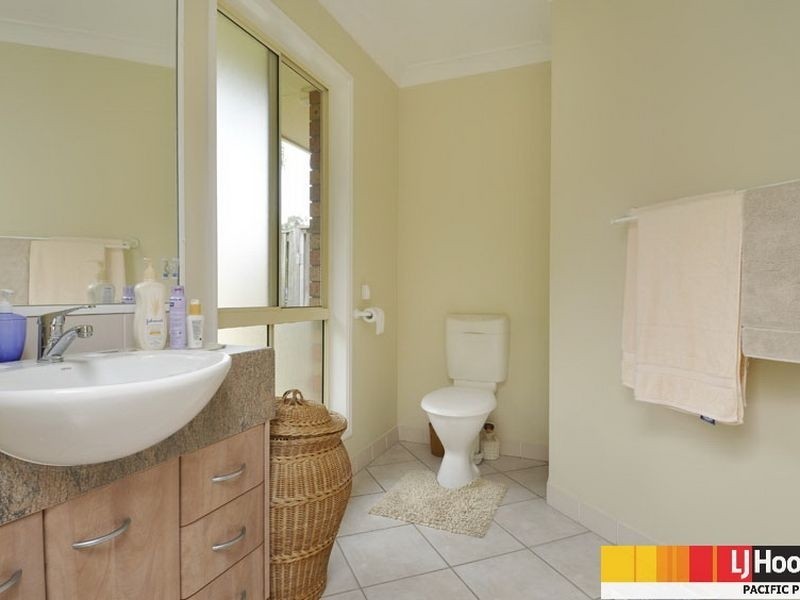 8 Austral Crescent, Pacific Pines QLD 4211