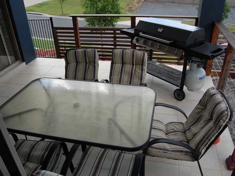 1/45 Laughlen Chase, Pacific Pines QLD 4211