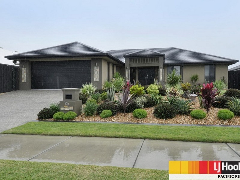 29 Wunburra Circle, Pacific Pines QLD 4211