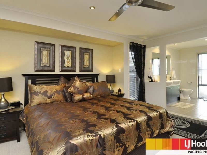 29 Wunburra Circle, Pacific Pines QLD 4211