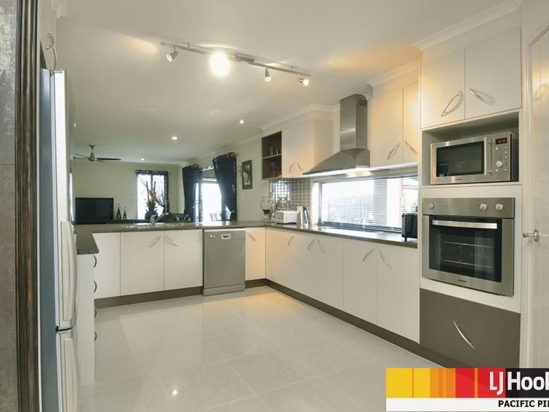 29 Wunburra Circle, Pacific Pines QLD 4211