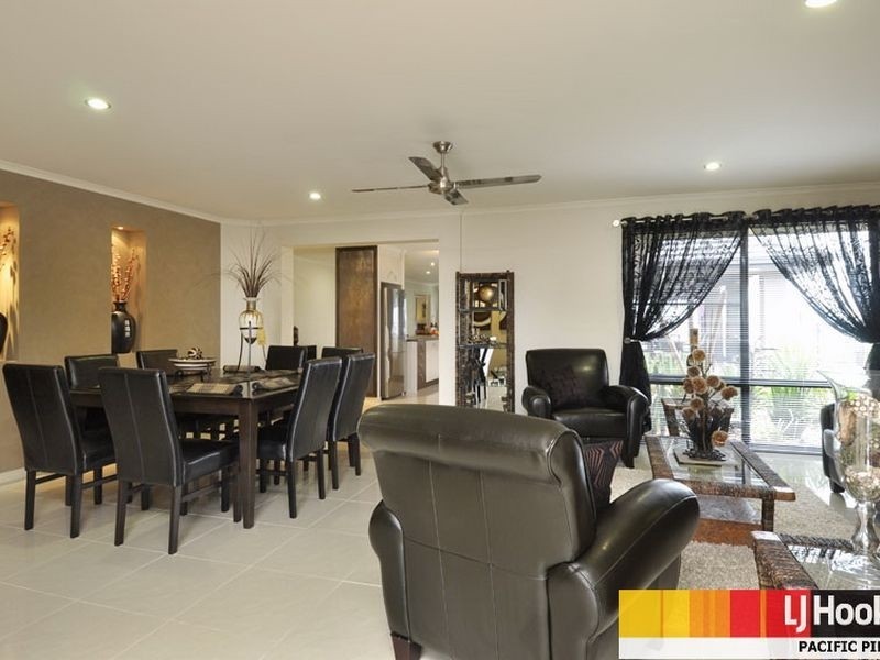 29 Wunburra Circle, Pacific Pines QLD 4211