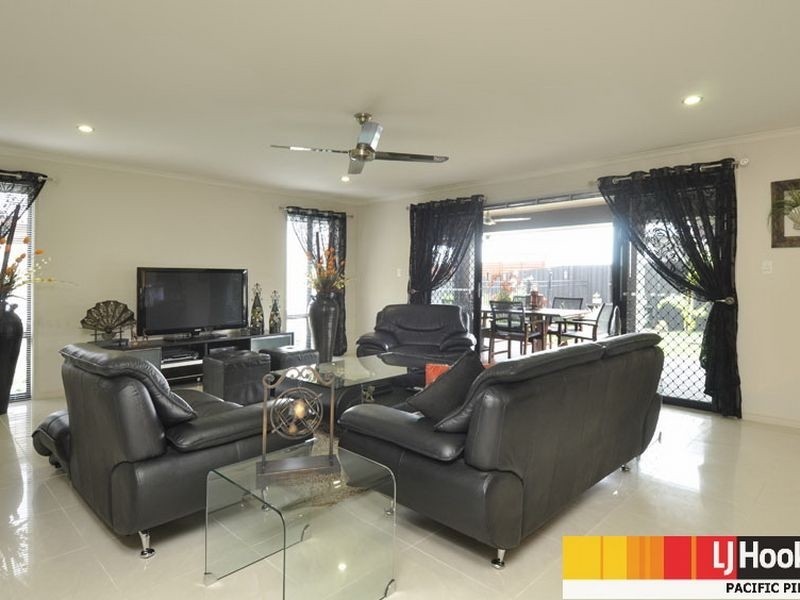 29 Wunburra Circle, Pacific Pines QLD 4211