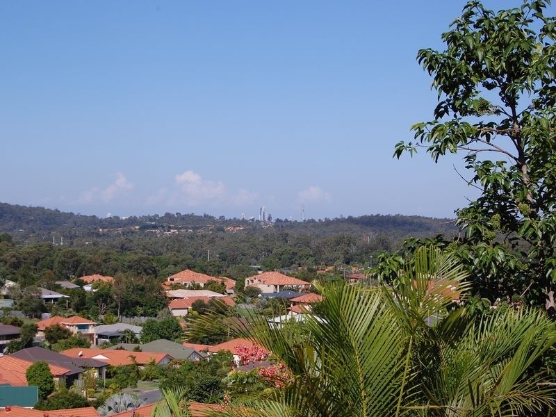 12 Flint Court, Pacific Pines QLD 4211