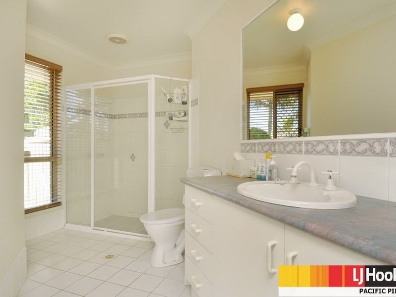 5 Samoa Court, Pacific Pines QLD 4211