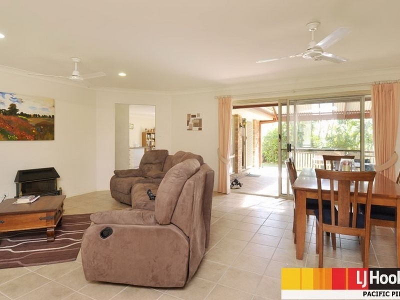 5 Samoa Court, Pacific Pines QLD 4211