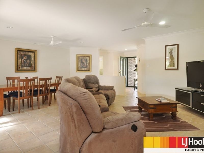 5 Samoa Court, Pacific Pines QLD 4211