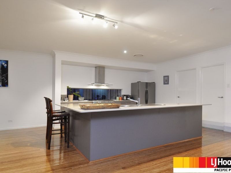 18 Wunburra Circle, Pacific Pines QLD 4211