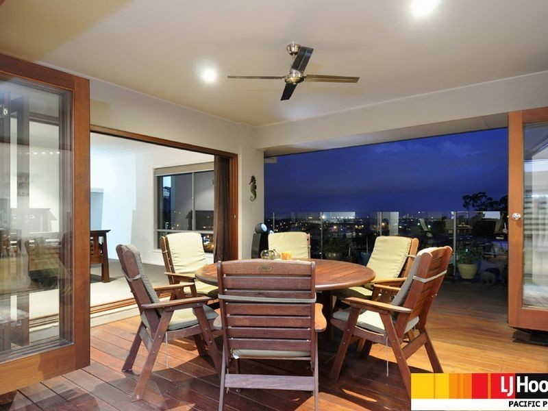 18 Wunburra Circle, Pacific Pines QLD 4211