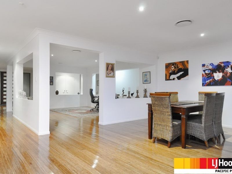18 Wunburra Circle, Pacific Pines QLD 4211