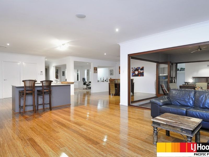 18 Wunburra Circle, Pacific Pines QLD 4211