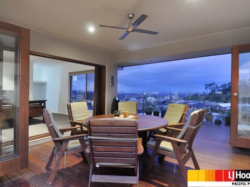 18 Wunburra Circle, Pacific Pines QLD 4211