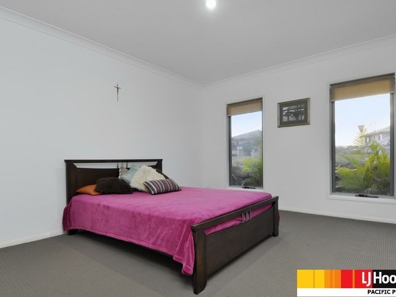18 Wunburra Circle, Pacific Pines QLD 4211
