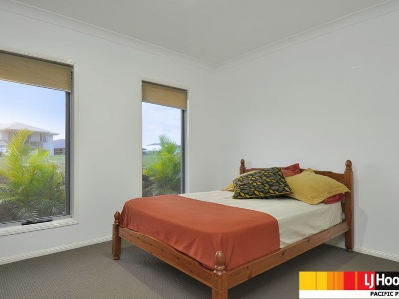 18 Wunburra Circle, Pacific Pines QLD 4211