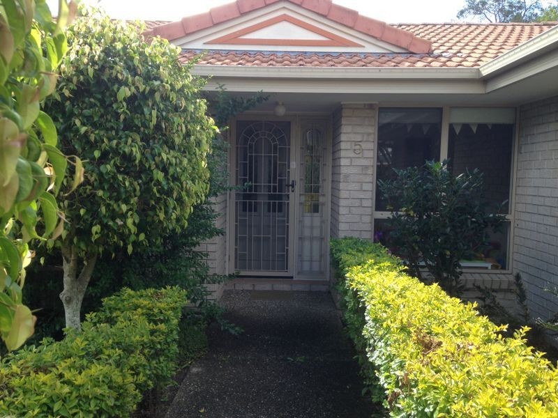 5 Polynesia Avenue, Pacific Pines QLD 4211