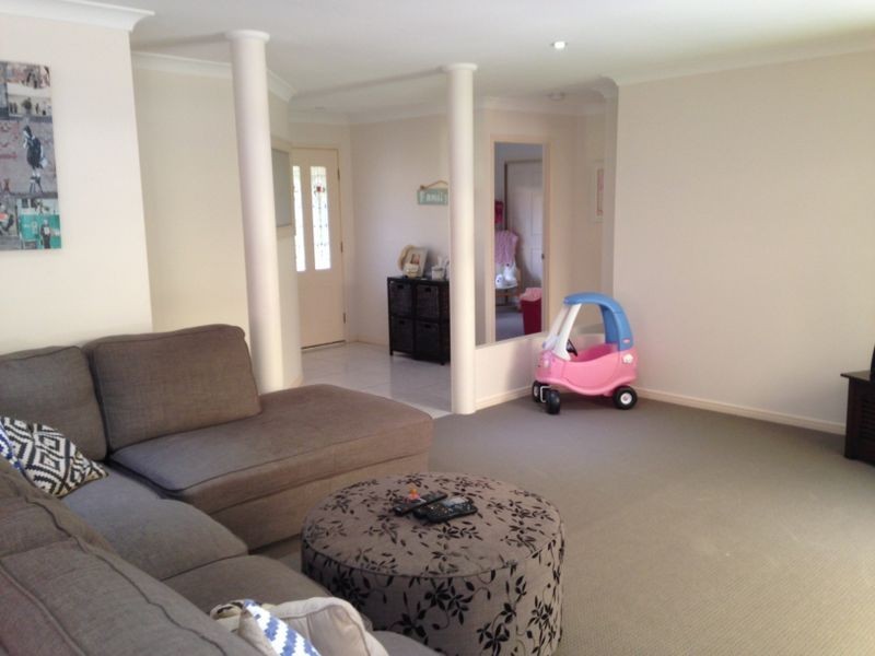 5 Polynesia Avenue, Pacific Pines QLD 4211