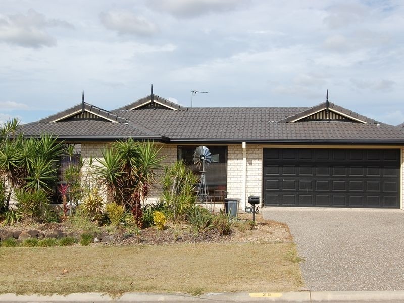 25 Sheffield Circuit, Pacific Pines QLD 4211