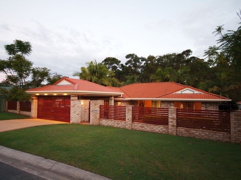 9 Gambier Crescent, Pacific Pines QLD 4211