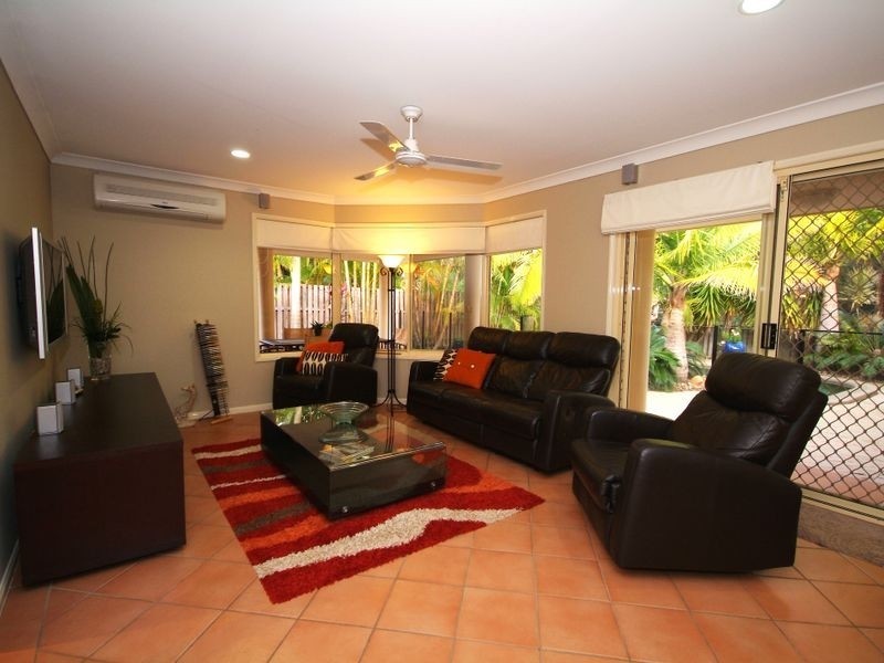 9 Gambier Crescent, Pacific Pines QLD 4211
