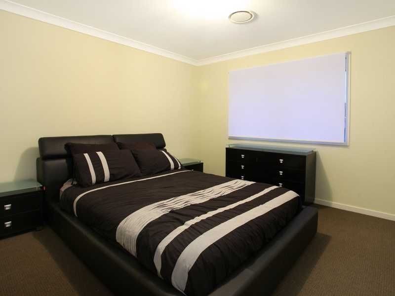 33 Barradeen Circuit, Pacific Pines QLD 4211