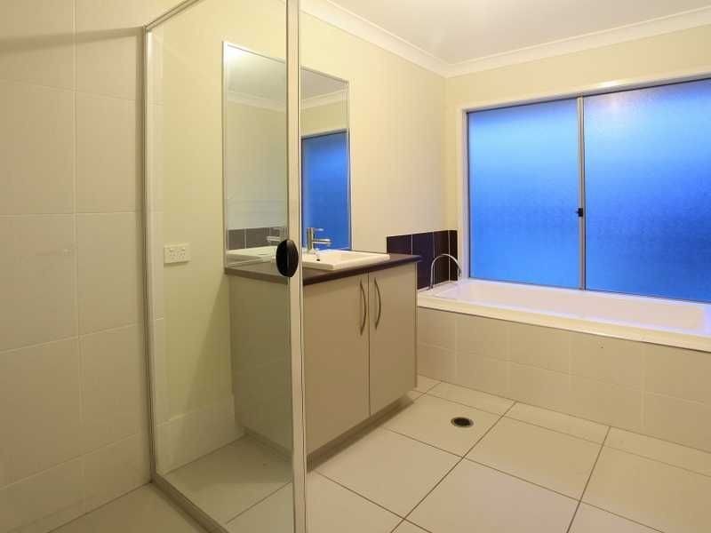 33 Barradeen Circuit, Pacific Pines QLD 4211