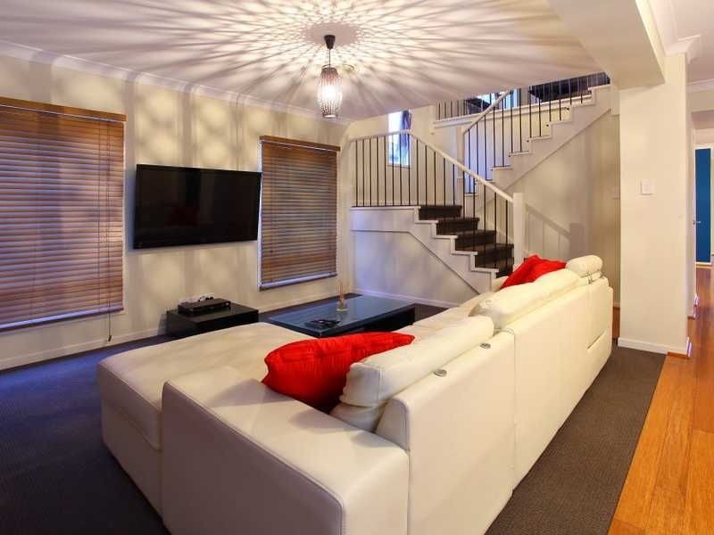 33 Barradeen Circuit, Pacific Pines QLD 4211