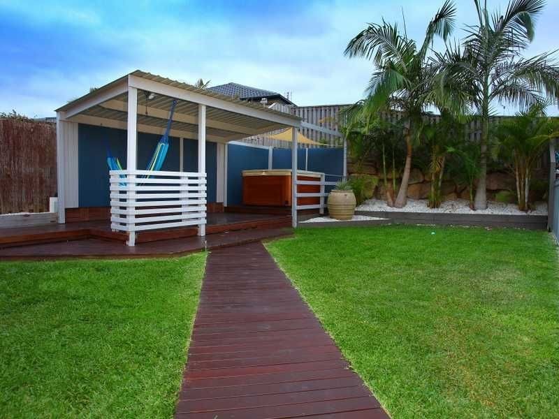 33 Barradeen Circuit, Pacific Pines QLD 4211