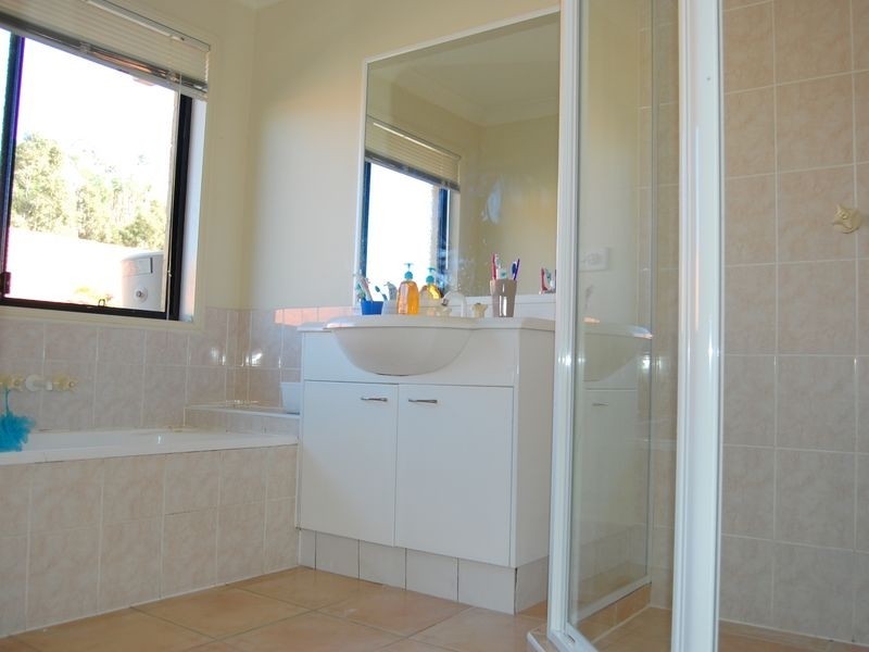 11 Rarotonga Rise, Pacific Pines QLD 4211