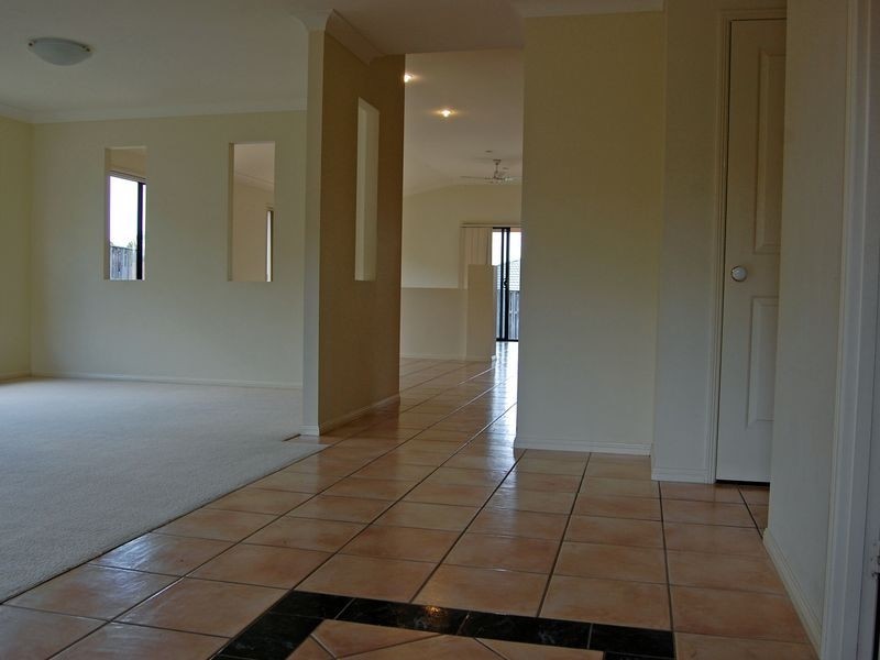 11 Rarotonga Rise, Pacific Pines QLD 4211