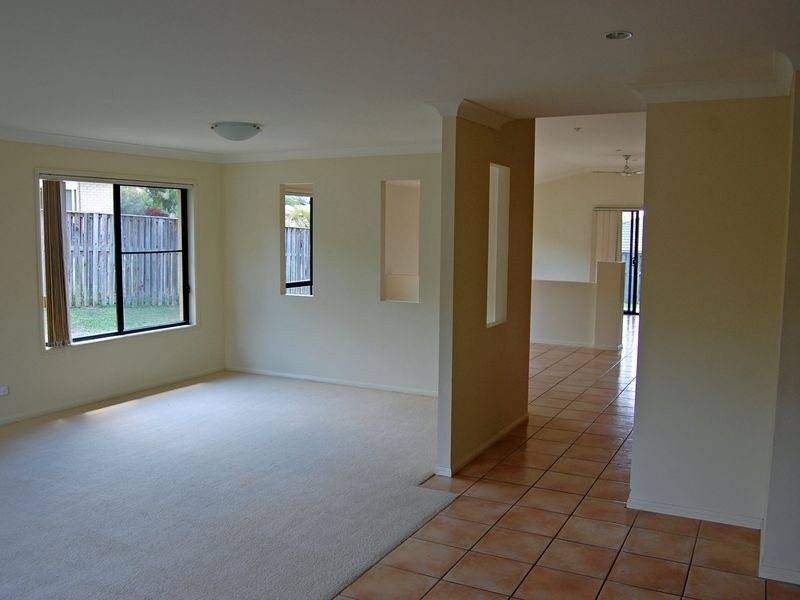 11 Rarotonga Rise, Pacific Pines QLD 4211